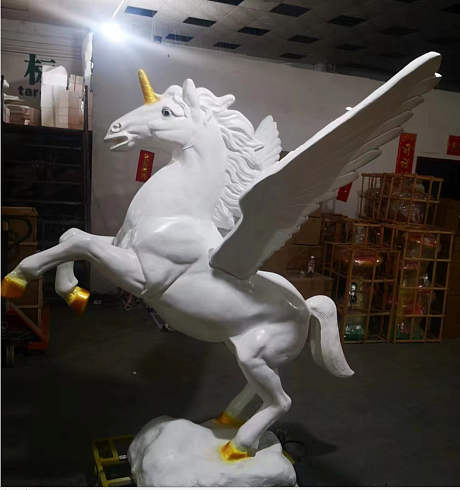 Скульптура из стеклопластика с подсветкой СКАЗОЧНЫЙ АЛИКОРН для использования на открытом воздухе