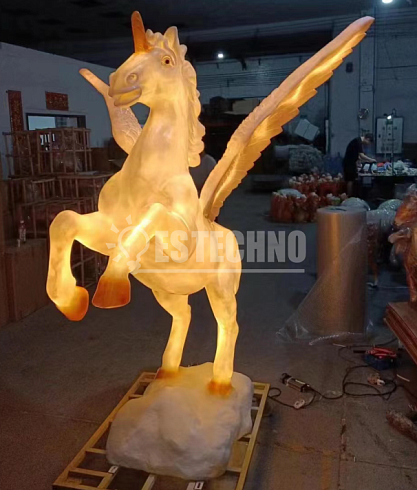 Скульптура из стеклопластика с подсветкой СКАЗОЧНЫЙ АЛИКОРН для использования на открытом воздухе