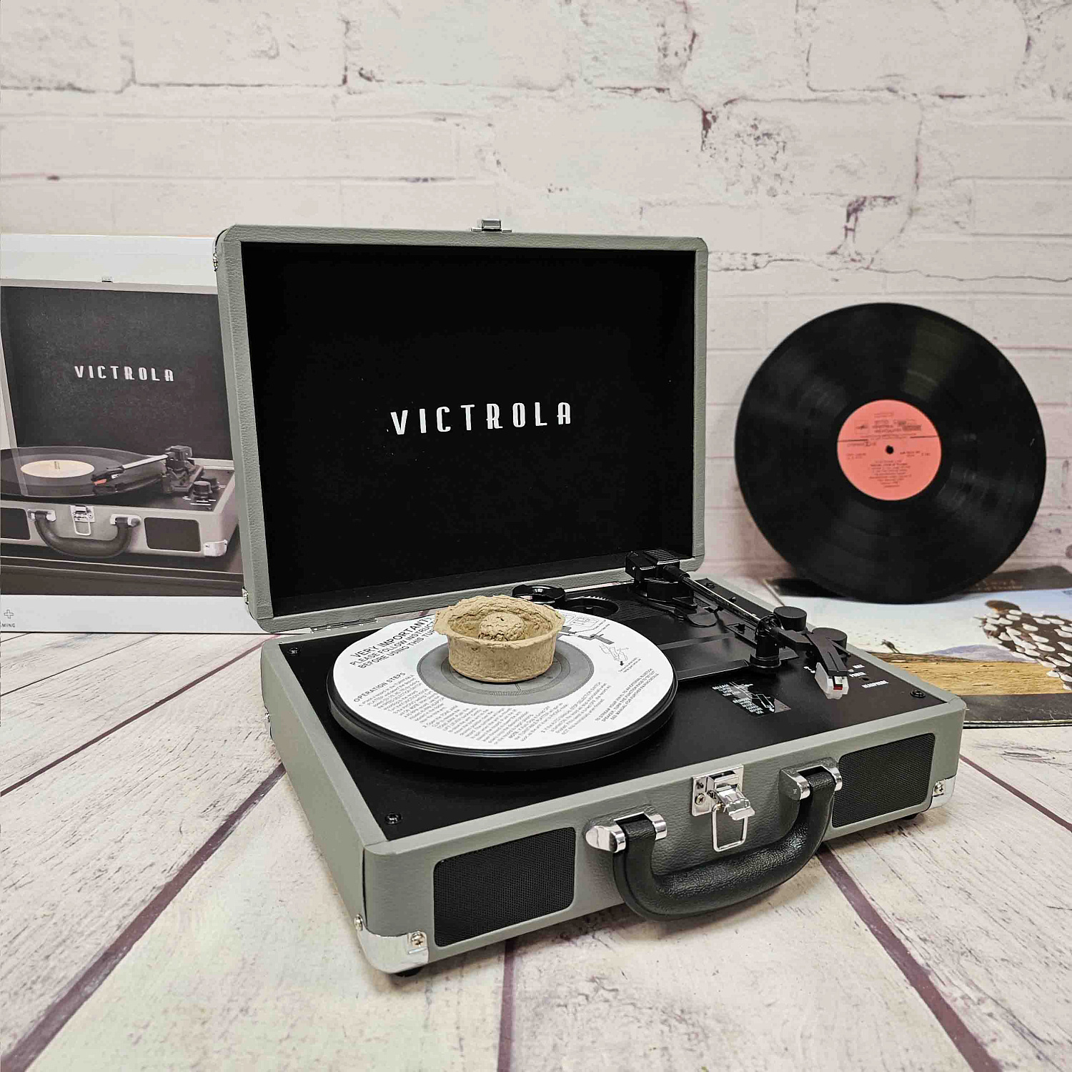 Портативный виниловый проигрыватель VICTROLA JOURNEY+, 33/78/45 об/мин,+BT/AUX/LINE, цвет серый-чёрный