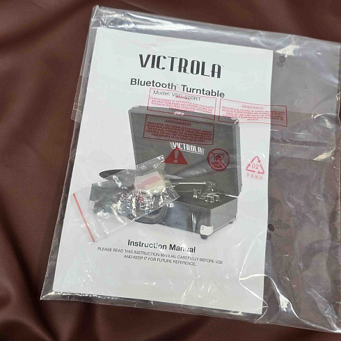 Портативный виниловый проигрыватель VICTROLA, 33/78/45 об/мин, +BT/AUX/LINE, цвет бордовый