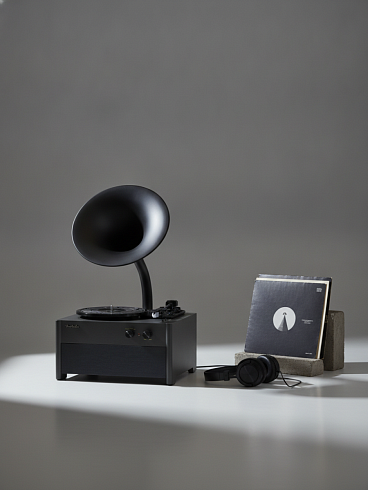 Виниловый проигрыватель RETRO STYLE 33/78/45 об/мин, + FM/BT/USB, цвет чёрный