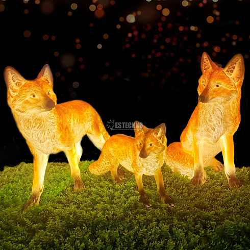 Скульптурная композиция из стеклопластика  СЕМЕЙКА ЛИСИЦ для использования на открытом воздухе