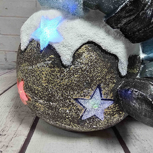 Фигура новогодняя с подсветкой из грубой керамики Ребята, 27х20х40 см