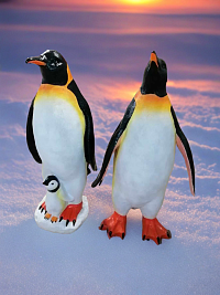 Скульптурная композиция из стеклопластика  СЕМЕЙКА КОРОЛЕВСКИХ ПИНГВИНОВ для использования на открытом воздухе