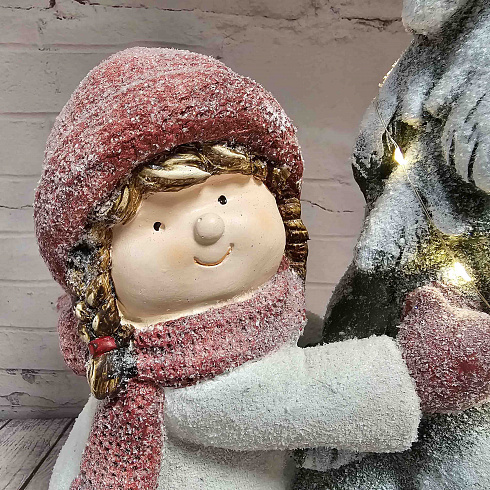 Фигура новогодняя с подсветкой из грубой керамики Девочка и новогодняя елка, 31x20x50 см